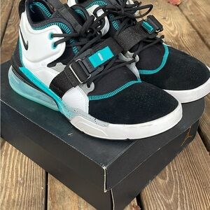 Nike Air Force 270 size 8 Men’s
